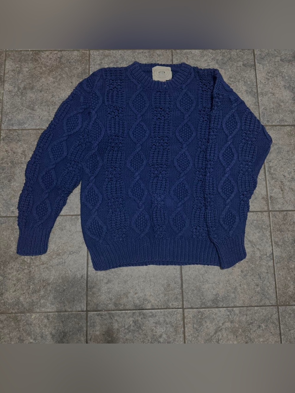 Classic Cable-Knit Crewneck Sweater - Navy